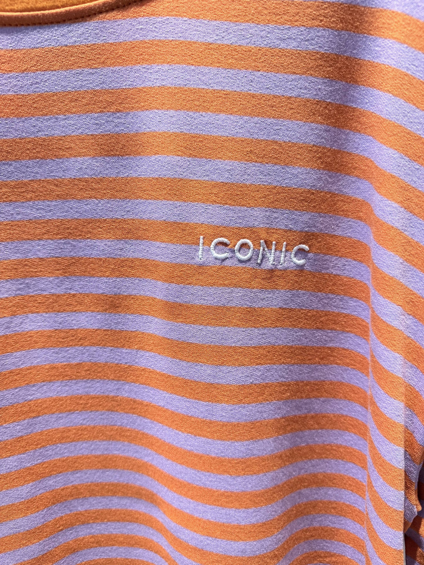Loszittend gestreept T-shirt met knoop: Orange / Taille unique