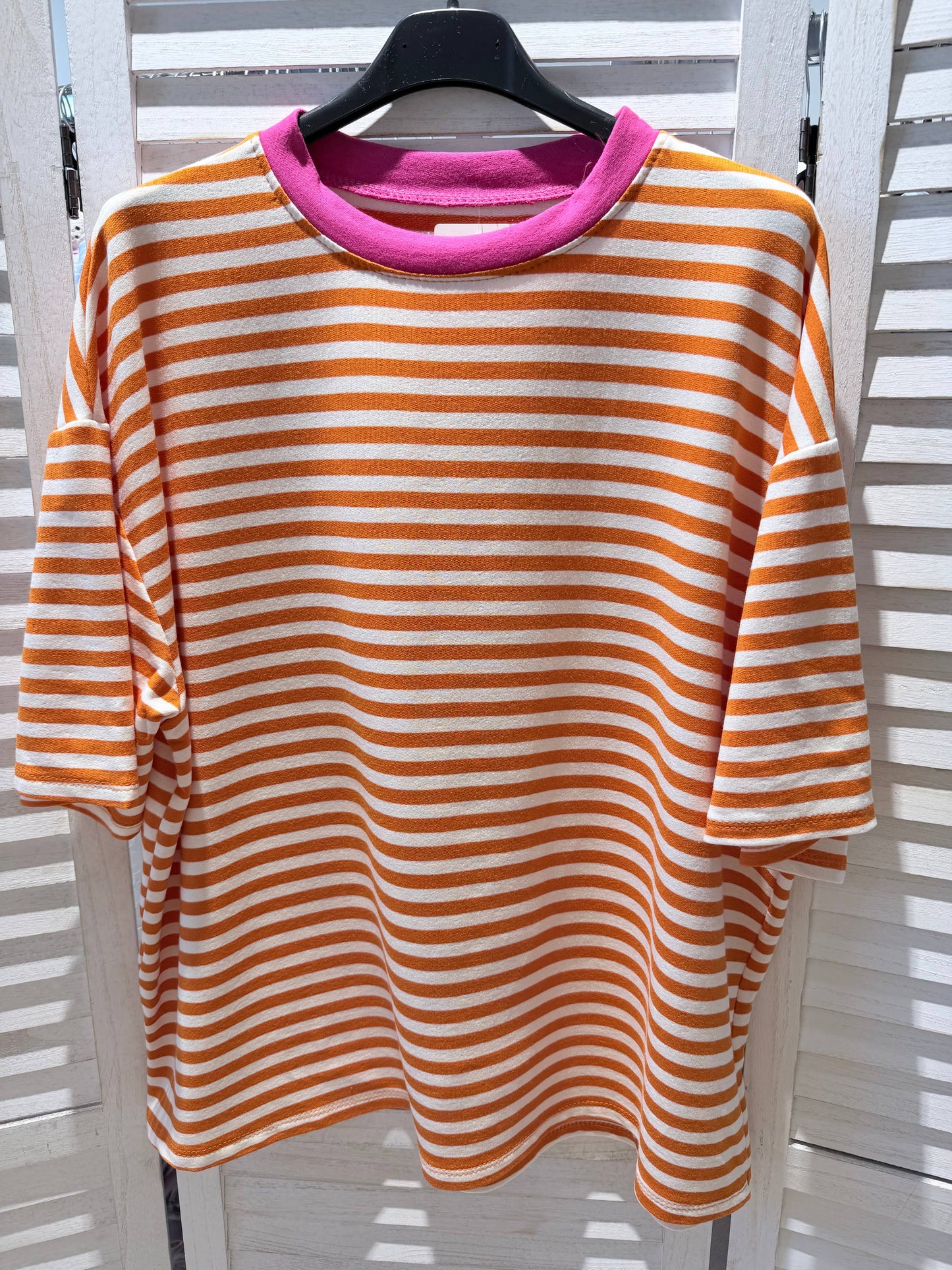 Gestreept T-shirt met contrasterende kraag: Orange / TU
