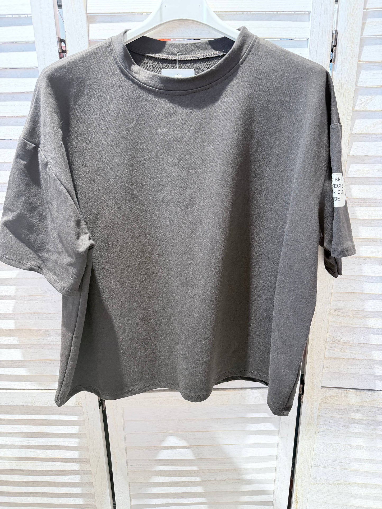 Basic T-shirt met ronde hals: Donkerbruin / JIJ