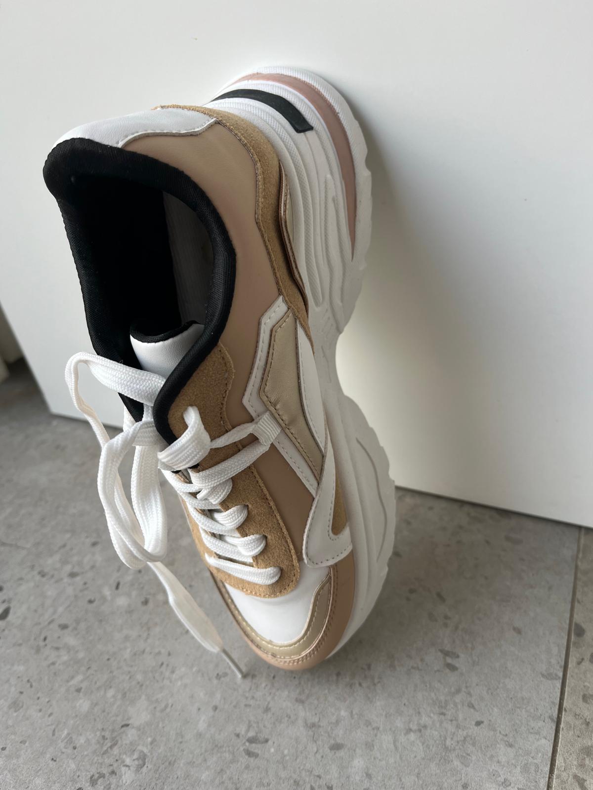 Schoen Beige